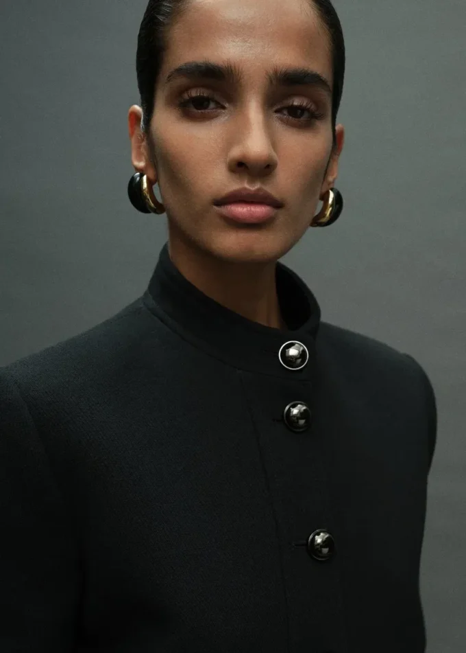 Kurtka z kołnierzem z paskiem z guzikami Kurtka z kołnierzem z paskiem z guzikami