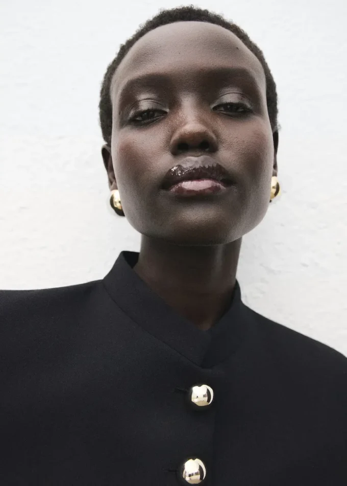 Kurtka z kołnierzem z paskiem z guzikami