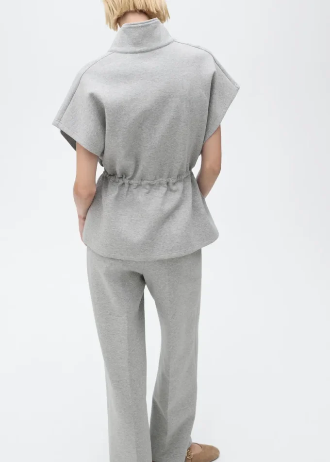 Kurtka z krótkim rękawem i regulowanym paskiem w talii Kurtka z krótkim rękawem i regulowanym paskiem w talii