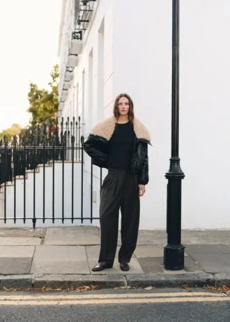 Kurtka ze sztucznej skóry z kołnierzem z owczej skóry