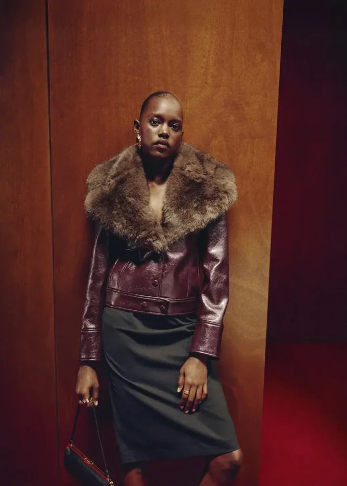 Kurtka ze sztucznej skóry z kołnierzem ze sztucznego futra Kurtka ze sztucznej skóry z kołnierzem ze sztucznego futra