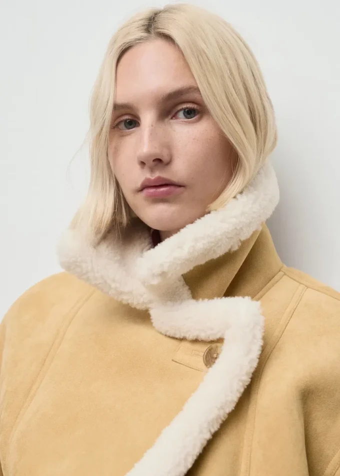 Kurtka ze sztucznej zamszowej skóry z kołnierzem z imitacji owczej skóry Kurtka ze sztucznej zamszowej skóry z kołnierzem z imitacji owczej skóry