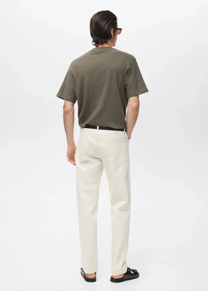 Luźna koszulka o strukturalnym kroju, wykonana w 100% z bawełny. Luźna koszulka o strukturalnym kroju, wykonana w 100% z bawełny.