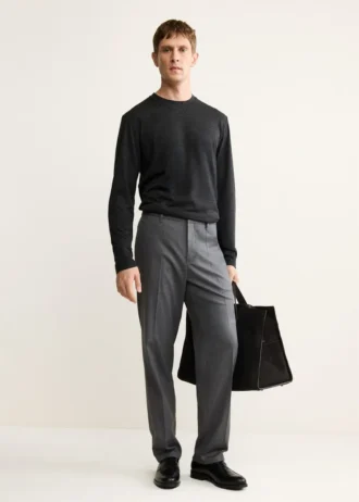 Luźne spodnie o prostym kroju