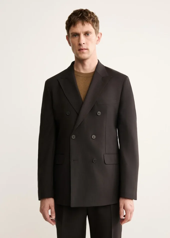 Marynarka dwurzędowa wykonana w 100% z włoskiej wełny Marynarka dwurzędowa wykonana w 100% z włoskiej wełny