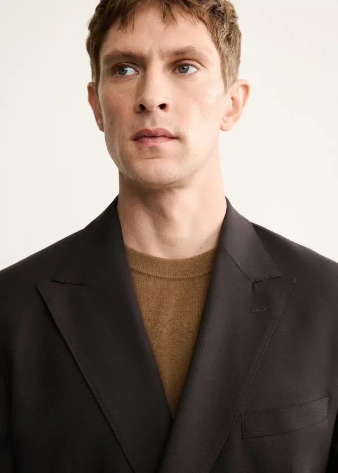 Marynarka dwurzędowa wykonana w 100% z włoskiej wełny Marynarka dwurzędowa wykonana w 100% z włoskiej wełny