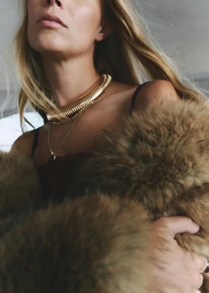 Metalowy kołnierz typu choker