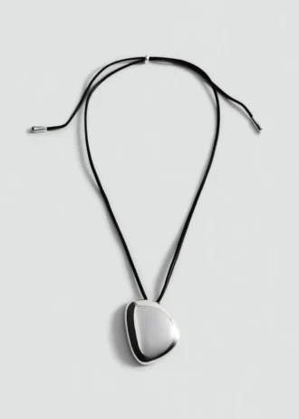 Naszyjnik z zawieszką z metalowym elementem