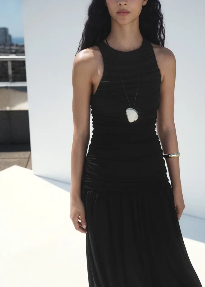 Naszyjnik z zawieszką z metalowym elementem