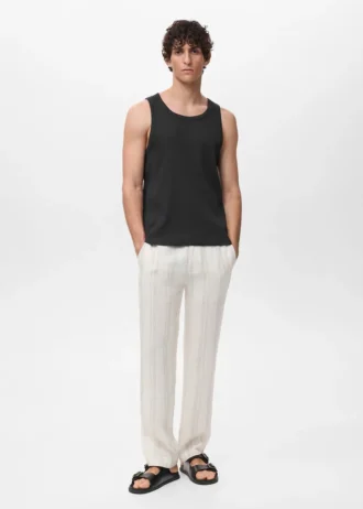 Odsłonięta koszulka z prążkowanym wykończeniem