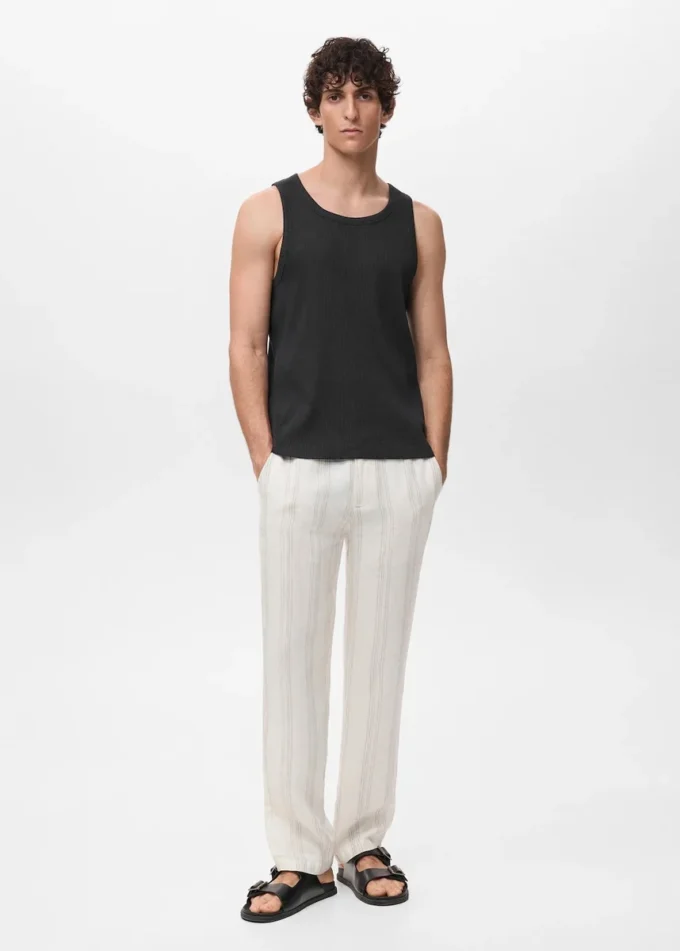 Odsłonięta koszulka z prążkowanym wykończeniem Odsłonięta koszulka z prążkowanym wykończeniem