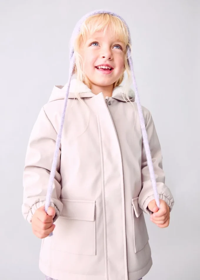 Płaszcz gumowany z podszewką imitującą futro Płaszcz gumowany z podszewką imitującą futro