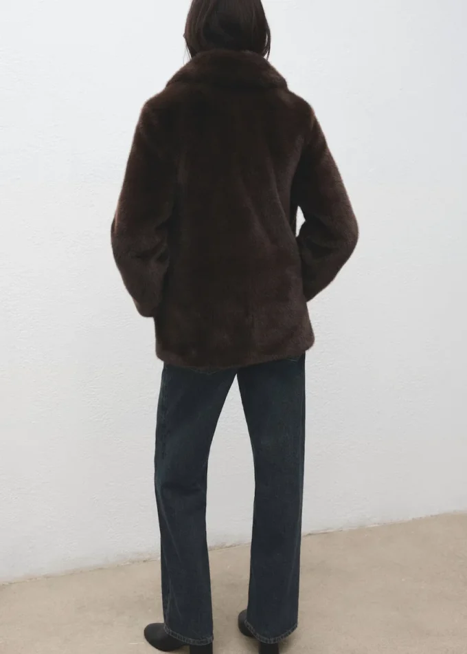 Płaszcz z imitacji futra z klapami Płaszcz z imitacji futra z klapami