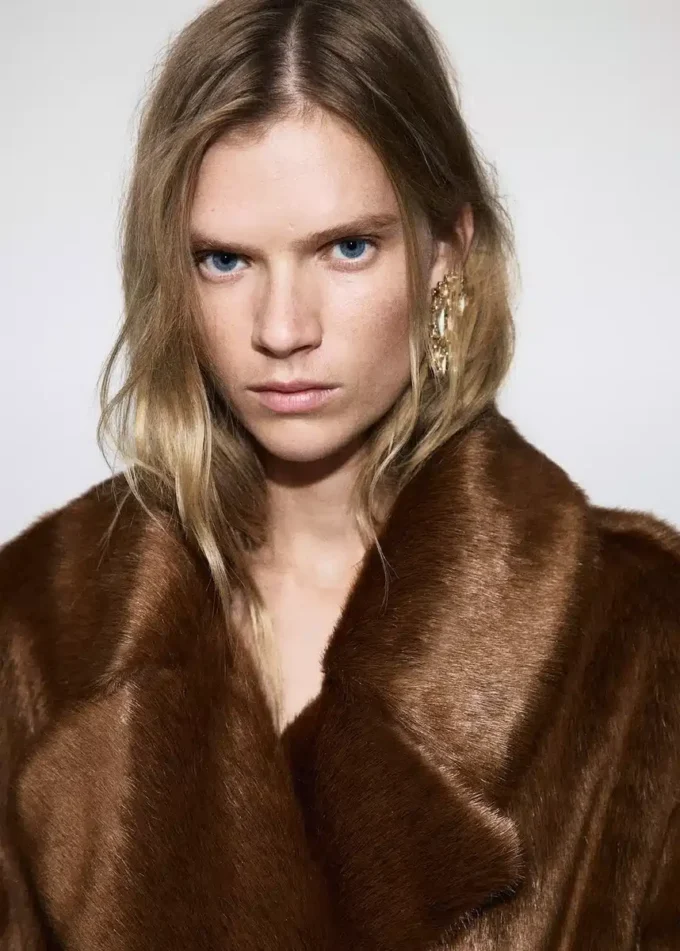 Płaszcz ze sztucznego futra z paskiem Płaszcz ze sztucznego futra z paskiem