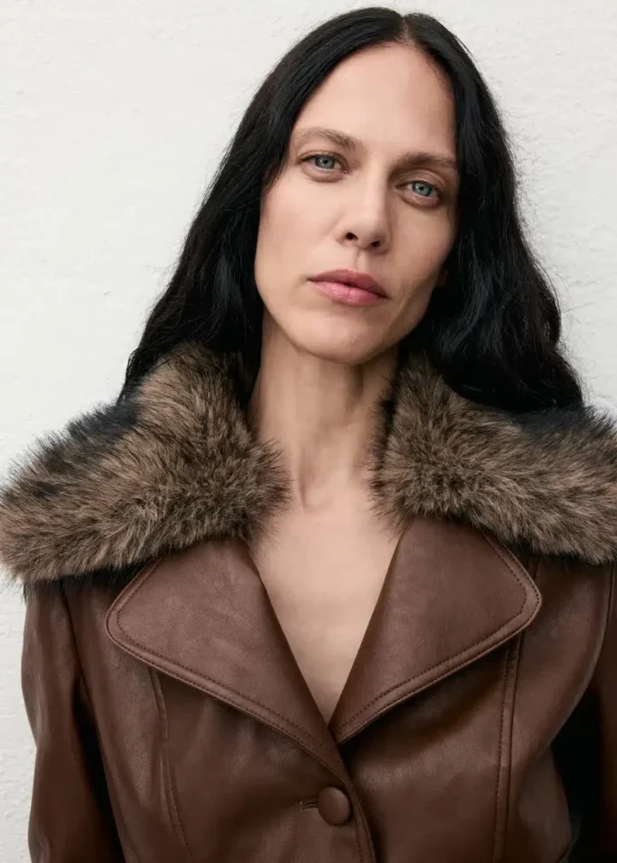 Płaszcz ze sztucznej skóry z futrzanym kołnierzem Płaszcz ze sztucznej skóry z futrzanym kołnierzem