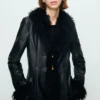Płaszcz ze sztucznej skóry z futrzanym wykończeniem Płaszcz ze sztucznej skóry z futrzanym wykończeniem