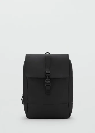 Płócienny plecak z gumowanym wykończeniem i klapką