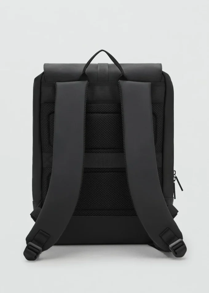 Płócienny plecak z gumowanym wykończeniem i klapką Płócienny plecak z gumowanym wykończeniem i klapką