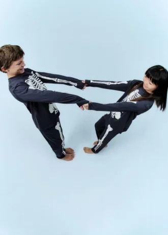 Piżama z motywem szkieletu świecącego w ciemności