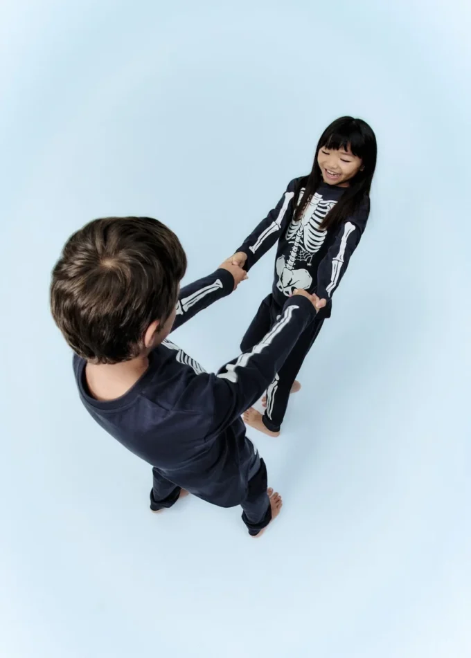 Piżama z motywem szkieletu świecącego w ciemności