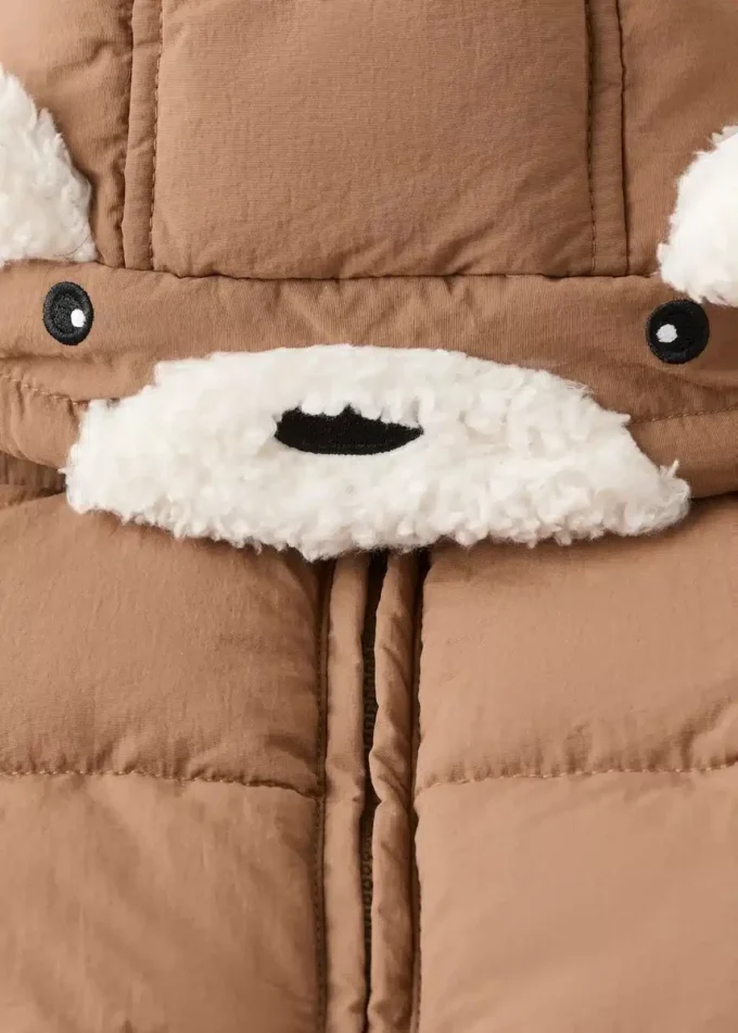 Pikowany płaszcz z efektem futra Pikowany płaszcz z efektem futra