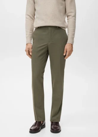 Plisowane spodnie o dopasowanym kroju