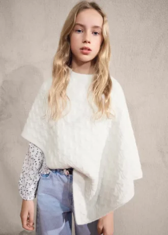 Ponczo z dzianiny warkoczowej