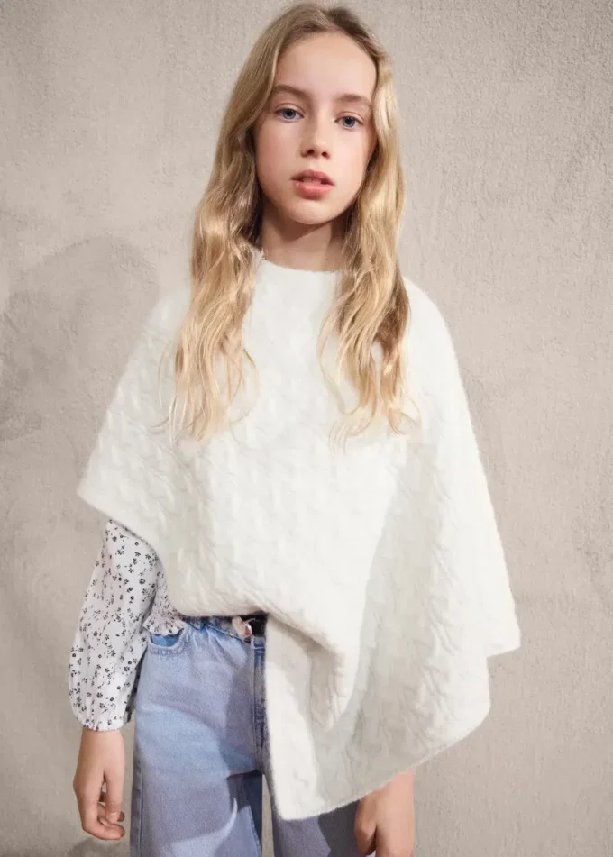 Ponczo z dzianiny warkoczowej Ponczo z dzianiny warkoczowej