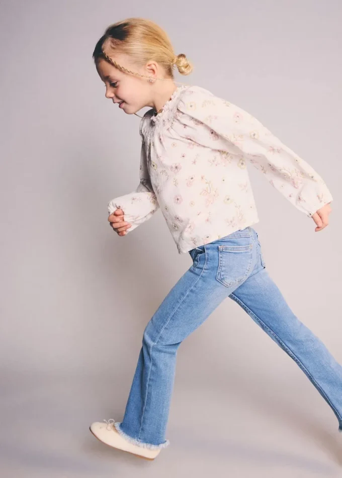 Postrzępione jeansy skinny z niskim stanem