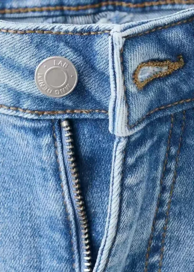 Postrzępione jeansy skinny z niskim stanem