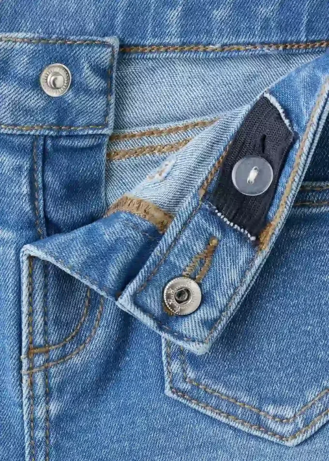 Postrzępione jeansy skinny z niskim stanem