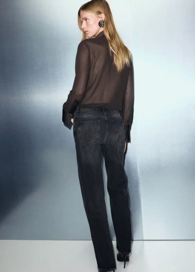 Półprzezroczysta bluzka z naszywkami Półprzezroczysta bluzka z naszywkami