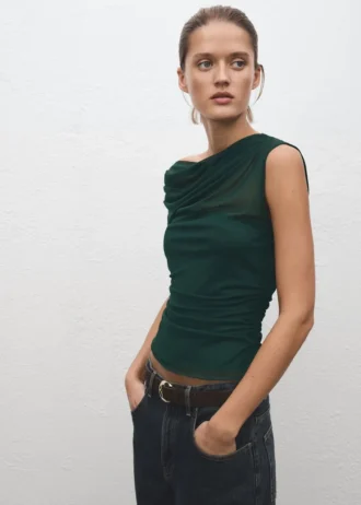 Półprzezroczysty top z asymetrycznym dekoltem