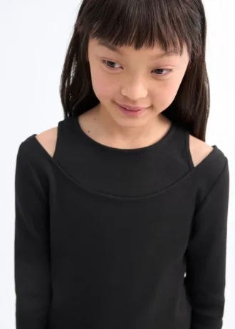 Prążkowana koszulka z wycięciami