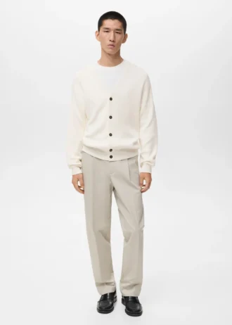 Prążkowany kardigan z dzianiny z guzikami