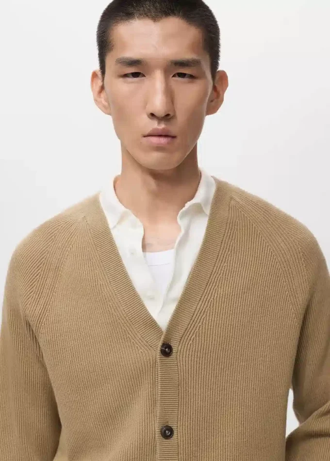 Prążkowany kardigan z dzianiny z guzikami Prążkowany kardigan z dzianiny z guzikami