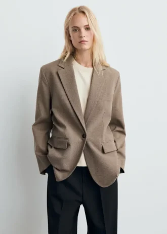 Prosta marynarka z kieszeniami z klapką