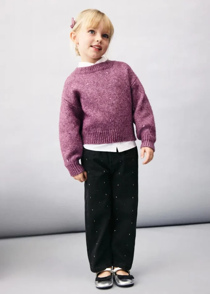 Proste dżinsy z detalami z kryształków Proste dżinsy z detalami z kryształków