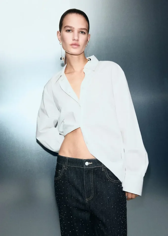 Proste dżinsy z detalami z kryształków Proste dżinsy z detalami z kryształków