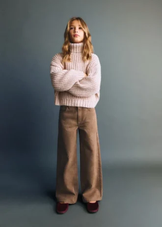 Proste jeansy w kwiatowy wzór