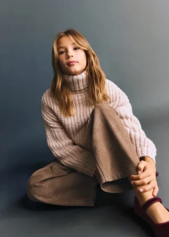 Proste jeansy w kwiatowy wzór