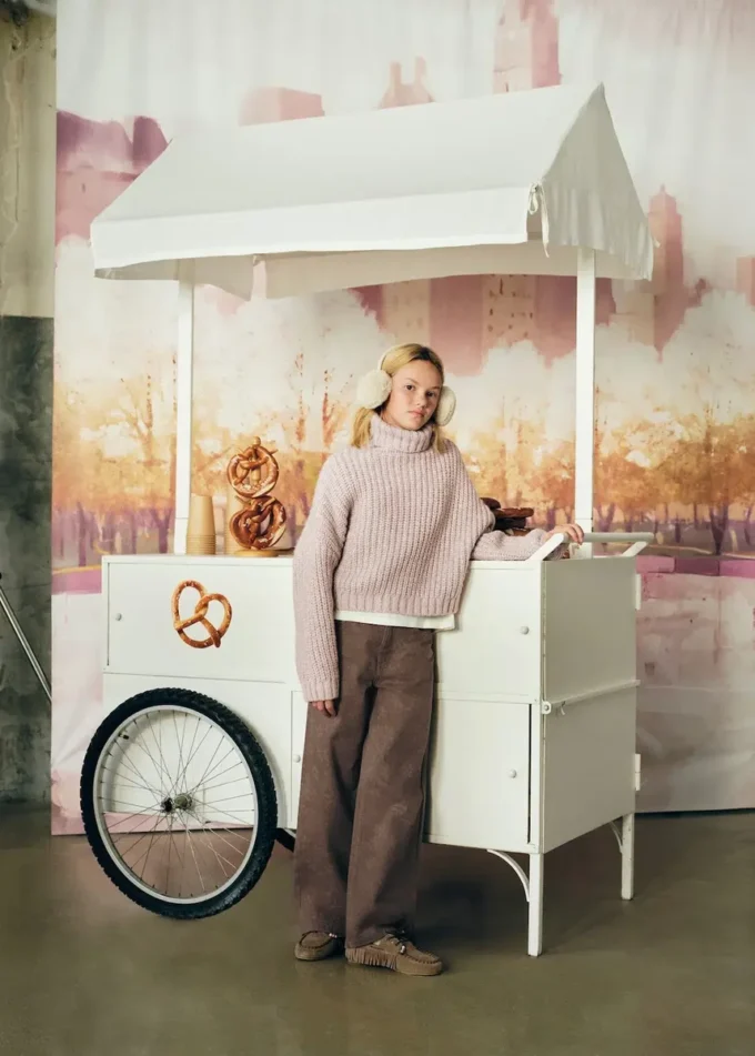 Proste jeansy w kwiatowy wzór Proste jeansy w kwiatowy wzór