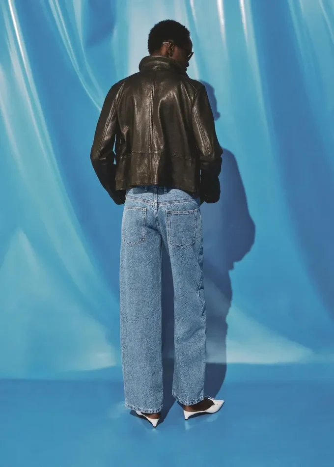 Proste jeansy z efektem marszczenia Proste jeansy z efektem marszczenia