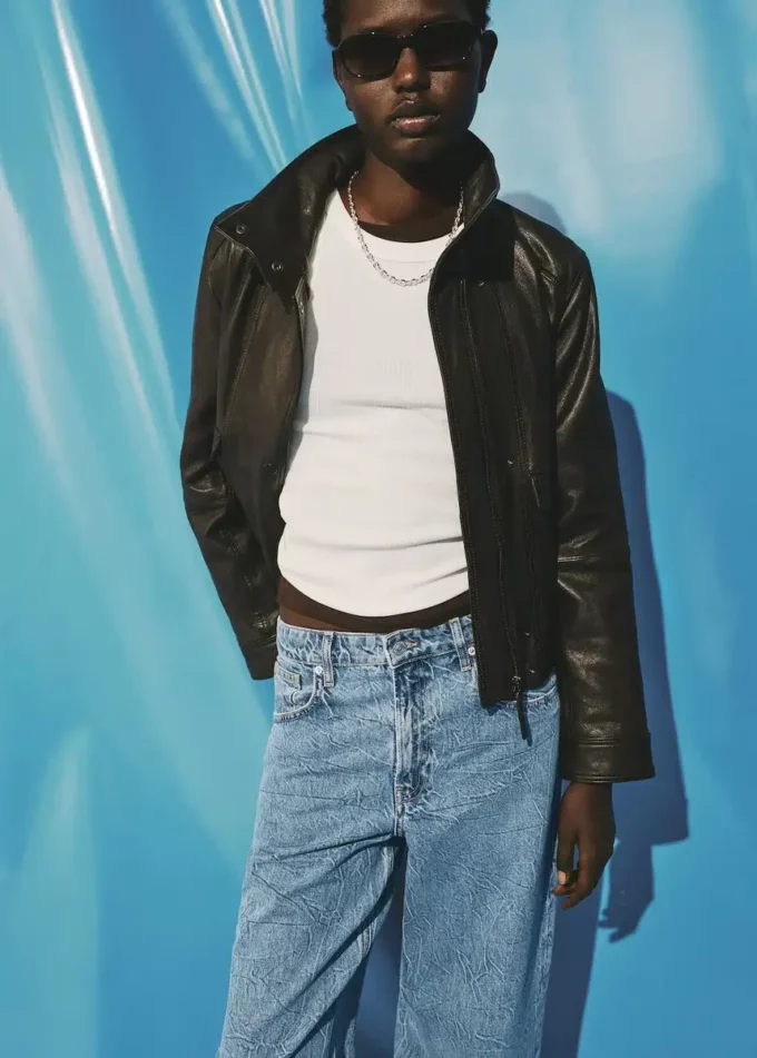 Proste jeansy z efektem marszczenia Proste jeansy z efektem marszczenia