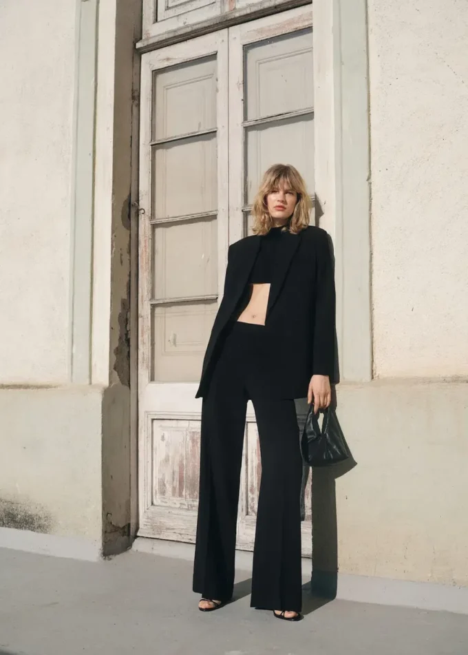 Proste spodnie garniturowe o średniej wysokości stanu Proste spodnie garniturowe o średniej wysokości stanu