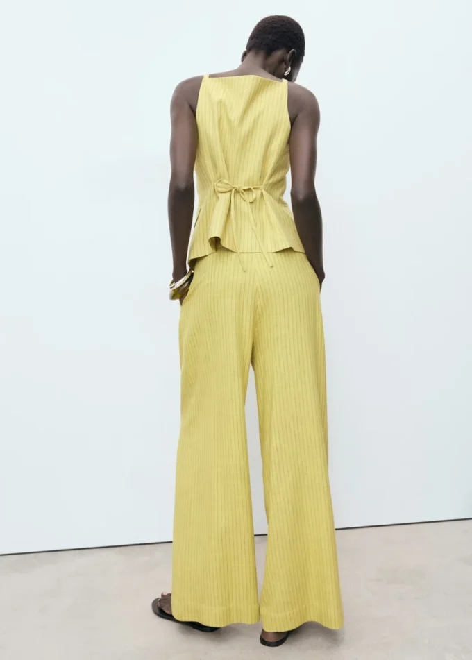 Proste spodnie garniturowe w paski Proste spodnie garniturowe w paski