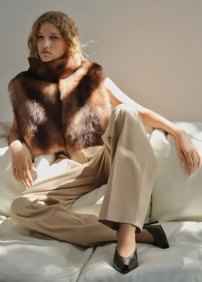 Proste spodnie jeansowe z zakładkami Proste spodnie jeansowe z zakładkami