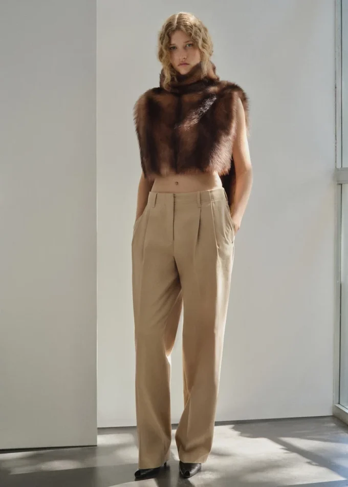 Proste spodnie jeansowe z zakładkami Proste spodnie jeansowe z zakładkami