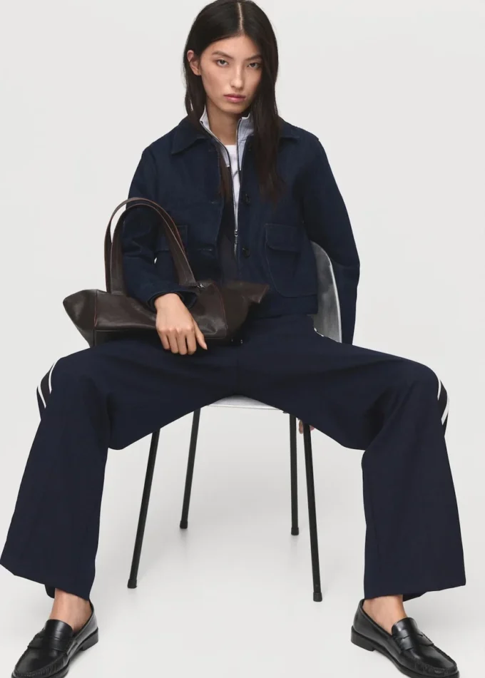 Proste spodnie z kontrastowymi paskami Proste spodnie z kontrastowymi paskami