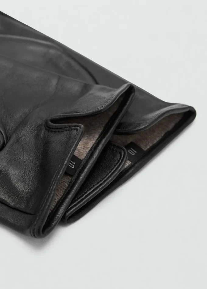 Rękawiczki wykonane w 100% ze skóry z detalami w postaci szwów Rękawiczki wykonane w 100% ze skóry z detalami w postaci szwów
